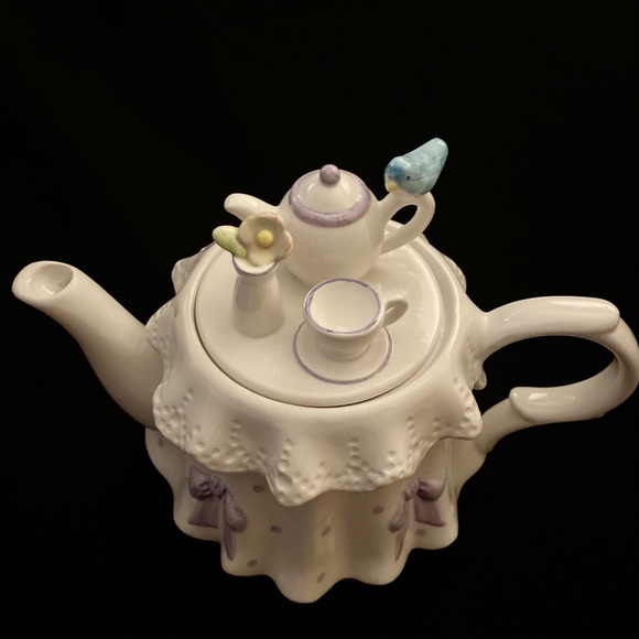 1980’s Tea Party Teapot - Picture 2 of 7
